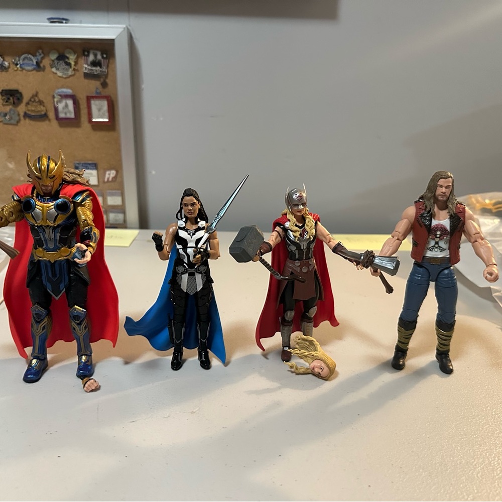 Marvel Series Thor: Love And Thunder Thor, Ravager, Jane, King Valkyrie, Loose